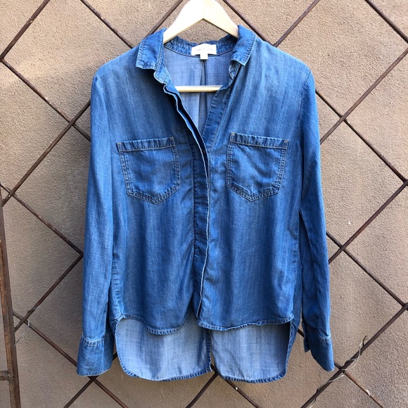 cloth & stone Tops - Cloth & Stone Chambray Split Back hem Button Down